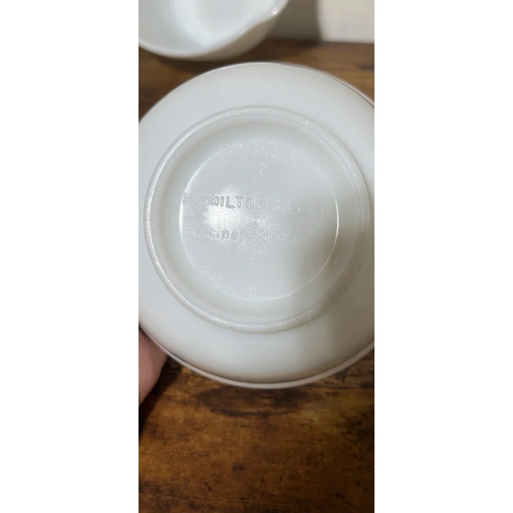 3 PYREX  Milk Glass Mixing Bowls Vintage 40s Hamilton Beach White Pour Spout USA